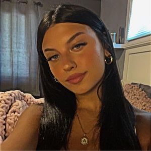 Meet your Posher, Carly